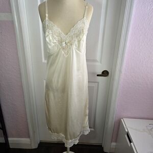 Sliperfection Vintage Cream Full Slip Nightgown‎ Nylon Lace Size 36 Lingerie USA